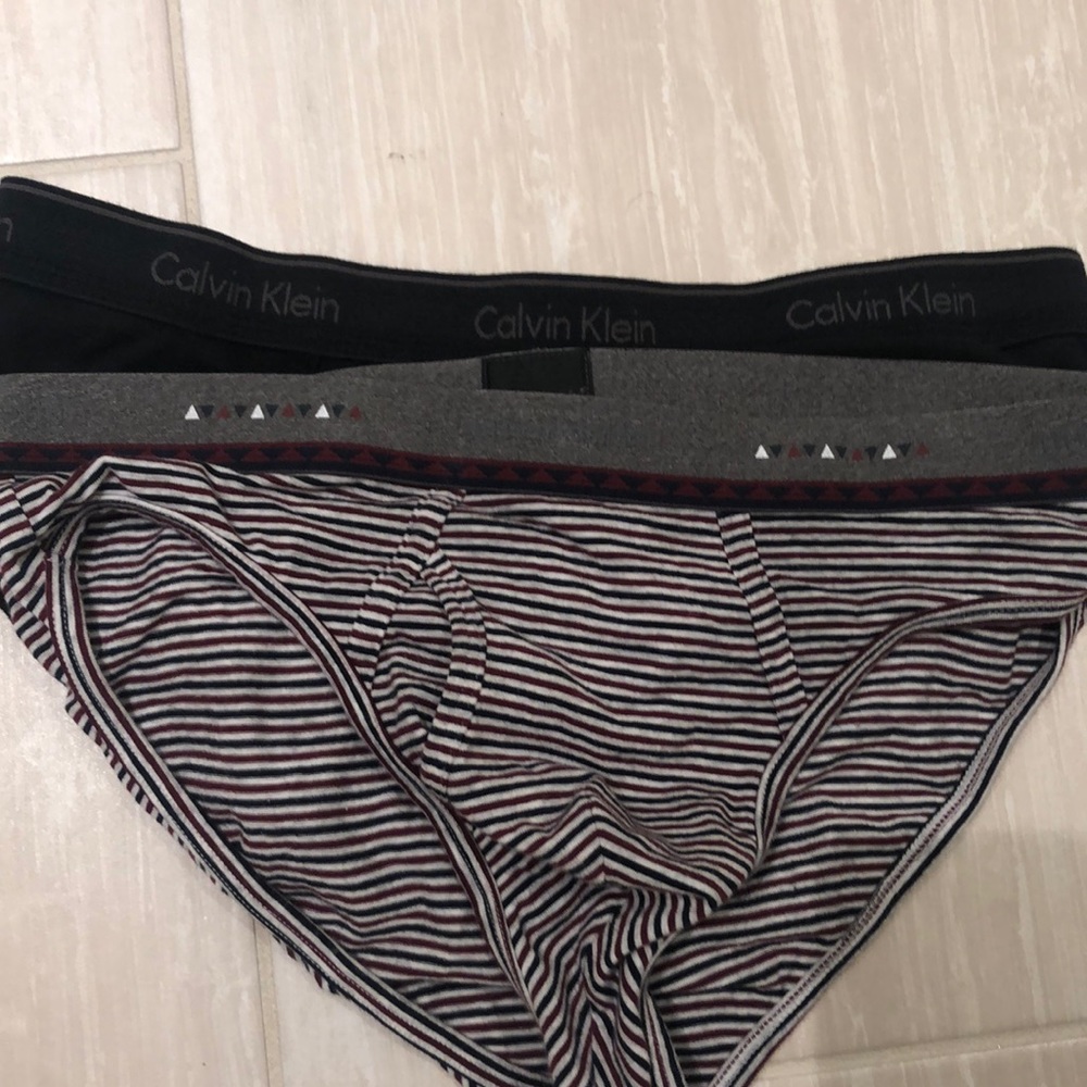 2 pairs of briefs
